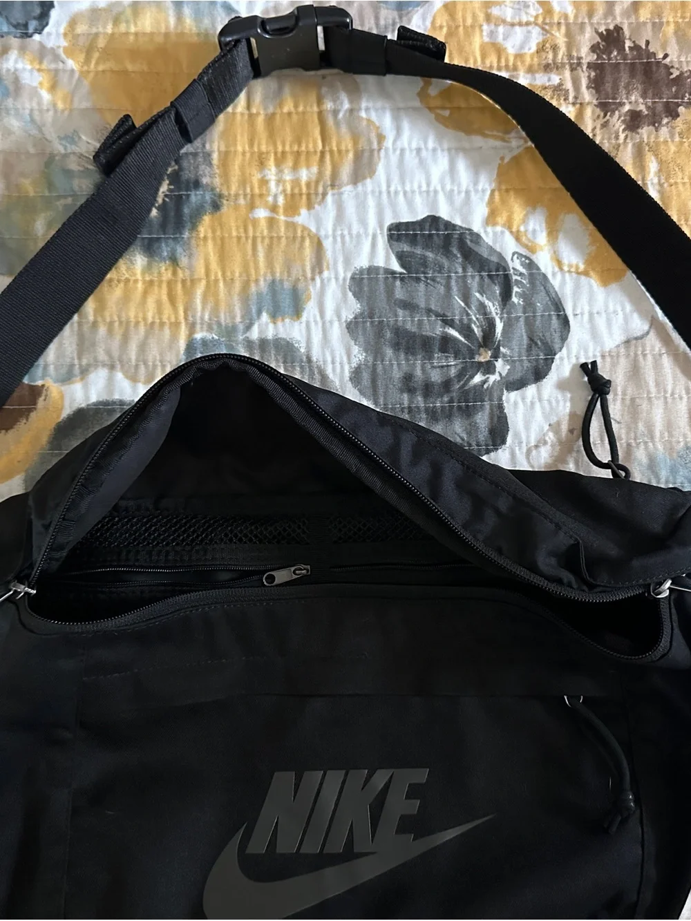 Nike Black Duffel CROSSBODY BAG  with Reflective Logo